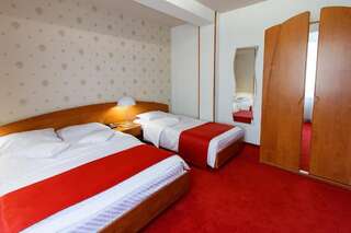 Отель Hotel Anna Тыргу-Жиу Двухместный номер с 2 отдельными кроватями-9